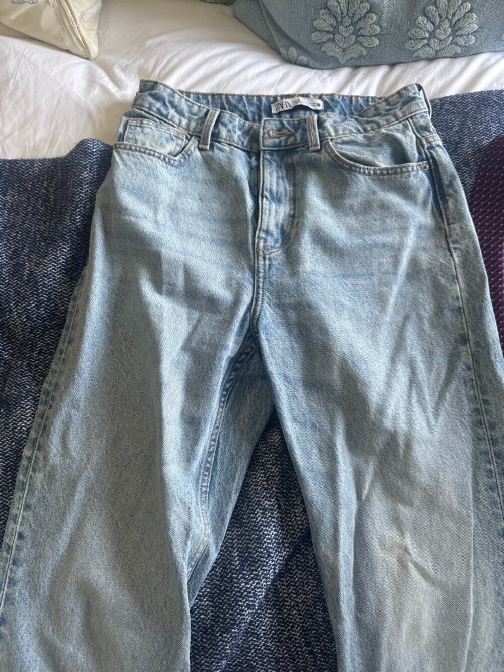 Zara High Rise Straight Leg Jeans Light Wash Size 4 Never Worn